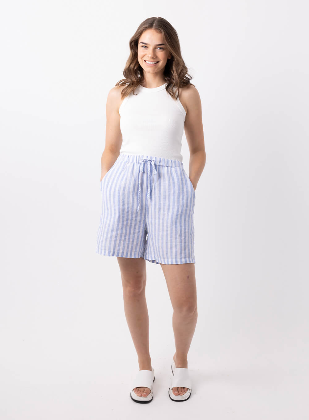 Abbi Stripe linen short in light blue with elastic tie waist. Loose fit and mid thigh length