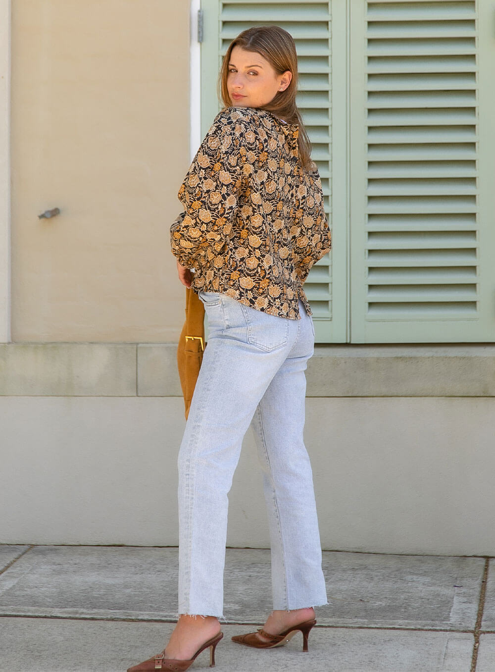 Tha Tiffany top in exclusive paisley black, tan, beige print features long sleeves with elasticised cuff, button through back yoke, shoulder detailing and breathable soft washed linen.