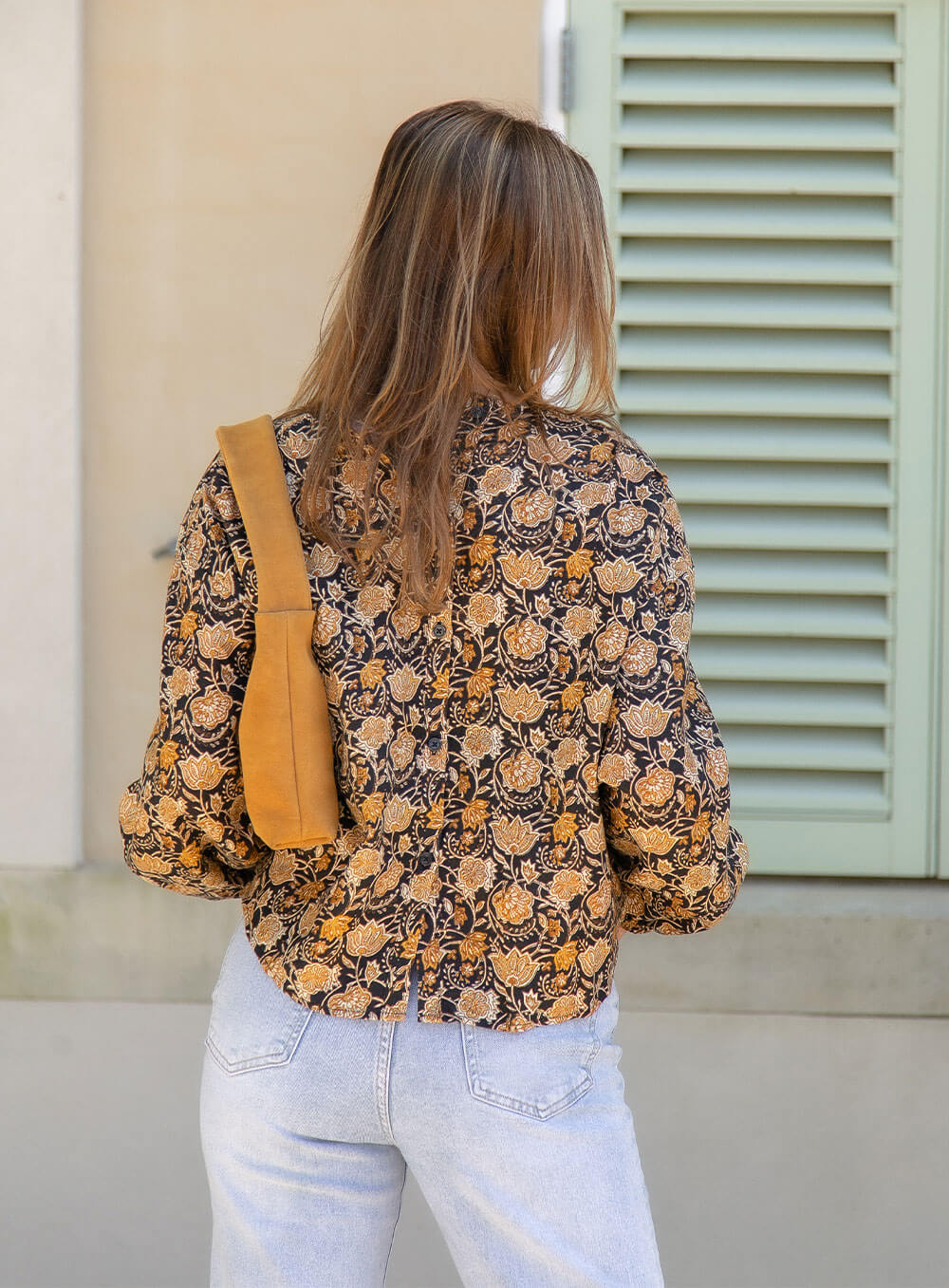 Tha Tiffany top in exclusive paisley black, tan, beige print features long sleeves with elasticised cuff, button through back yoke, shoulder detailing and breathable soft washed linen.