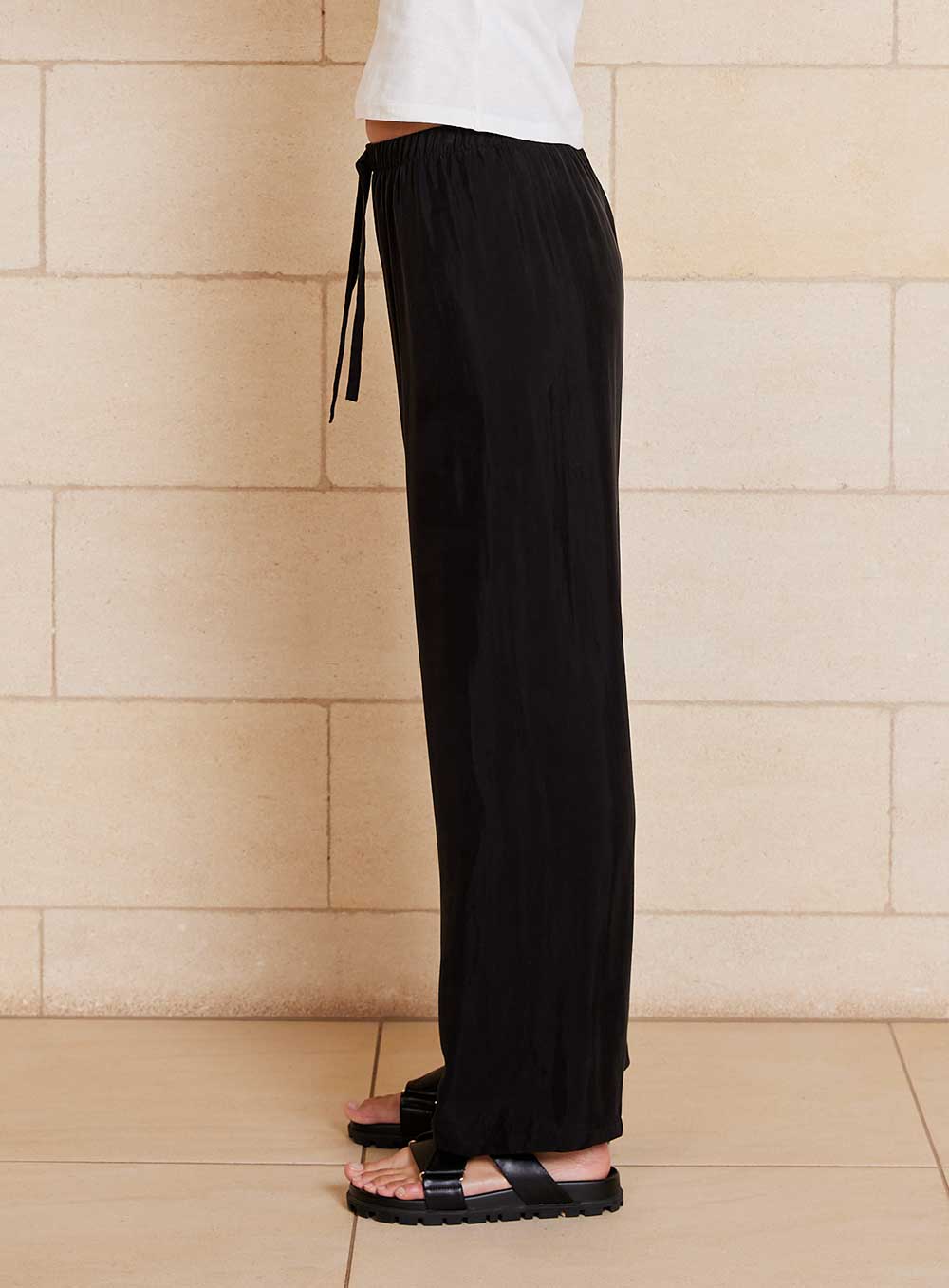 The Chloe Cupro pant features cupro and viscose blended fabrication with a velvety soft handfeel that creates a draping look, a drawcord waistband, straight leg design with side pockets.