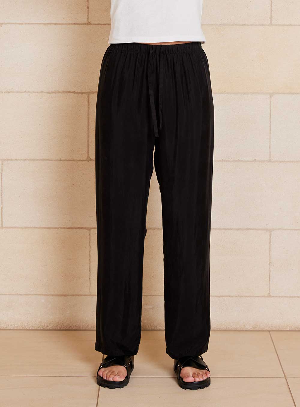 The Chloe Cupro pant features cupro and viscose blended fabrication with a velvety soft handfeel that creates a draping look, a drawcord waistband, straight leg design with side pockets.